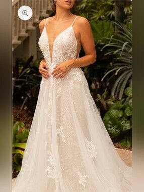 ✨ Essense of Australia D3707 – Never Worn, Unaltered Wedding Gown ✨